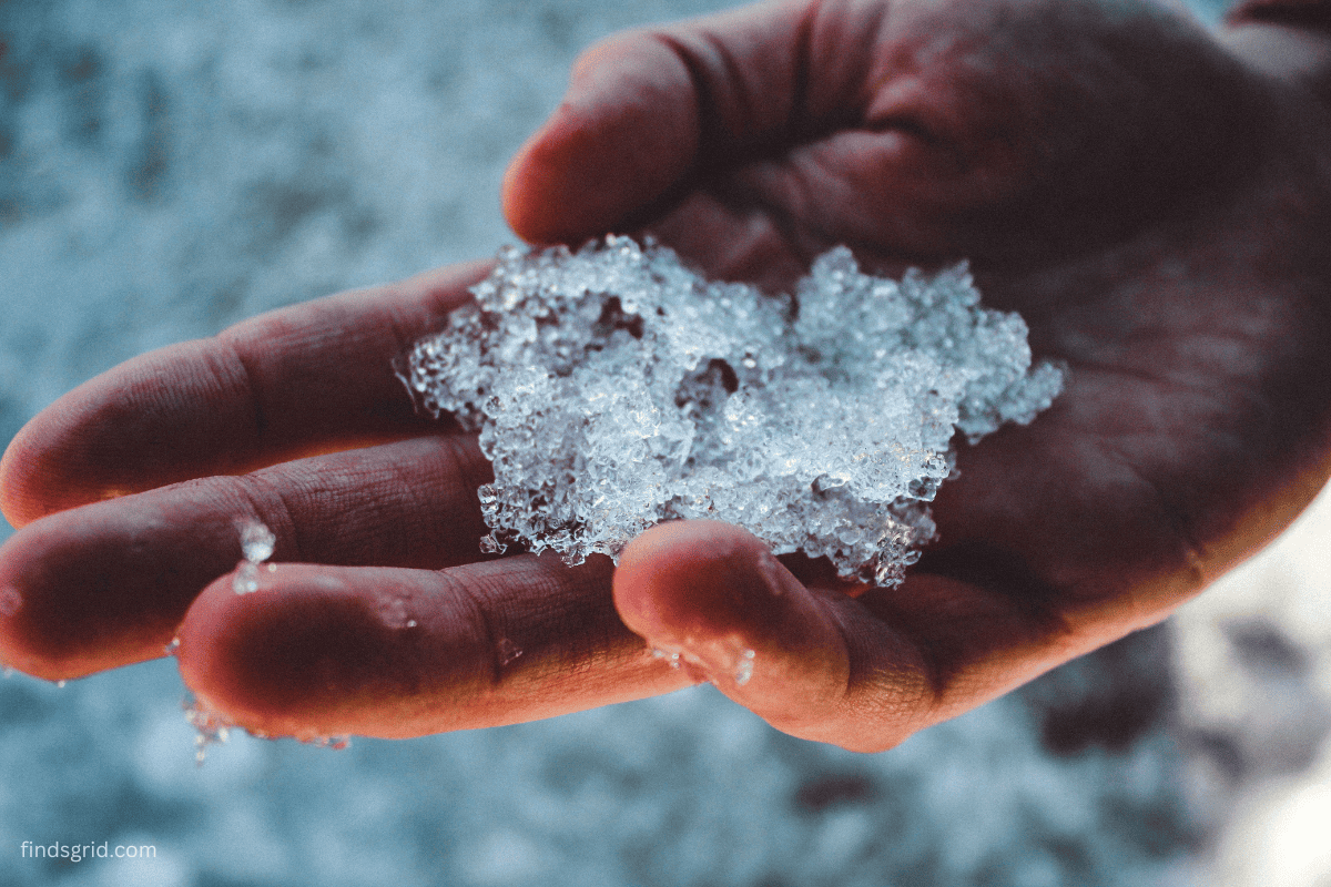 Cold fingers losing circulation in freezing wind
