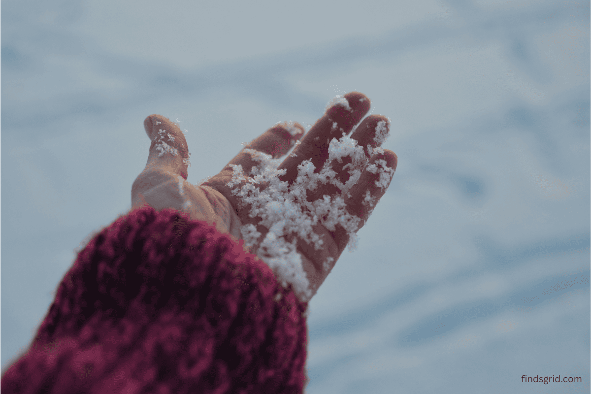 How to keep hands warm in freezing weather - cold hands outdoors