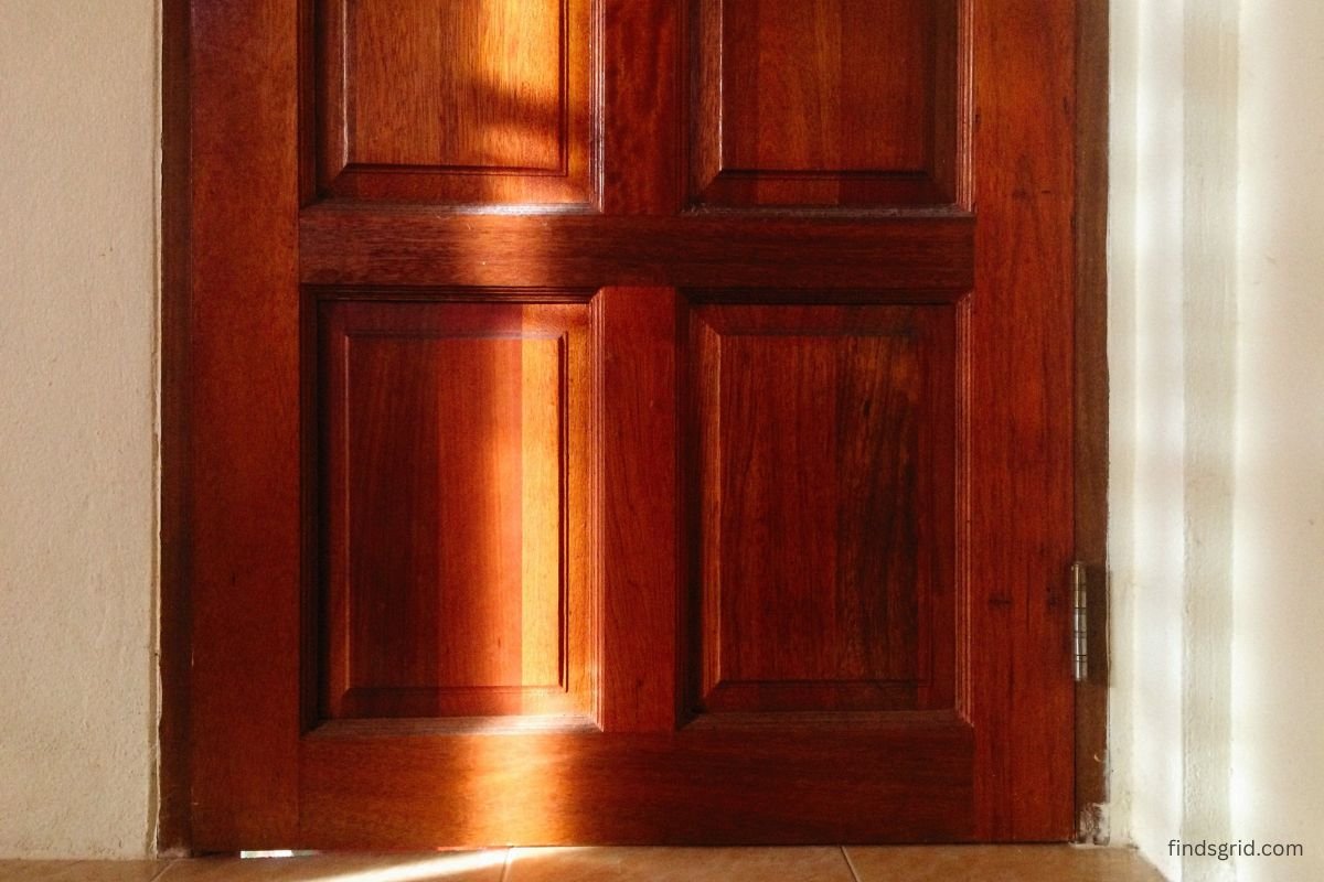 Bottom of an exterior door with a threshold and door sweep